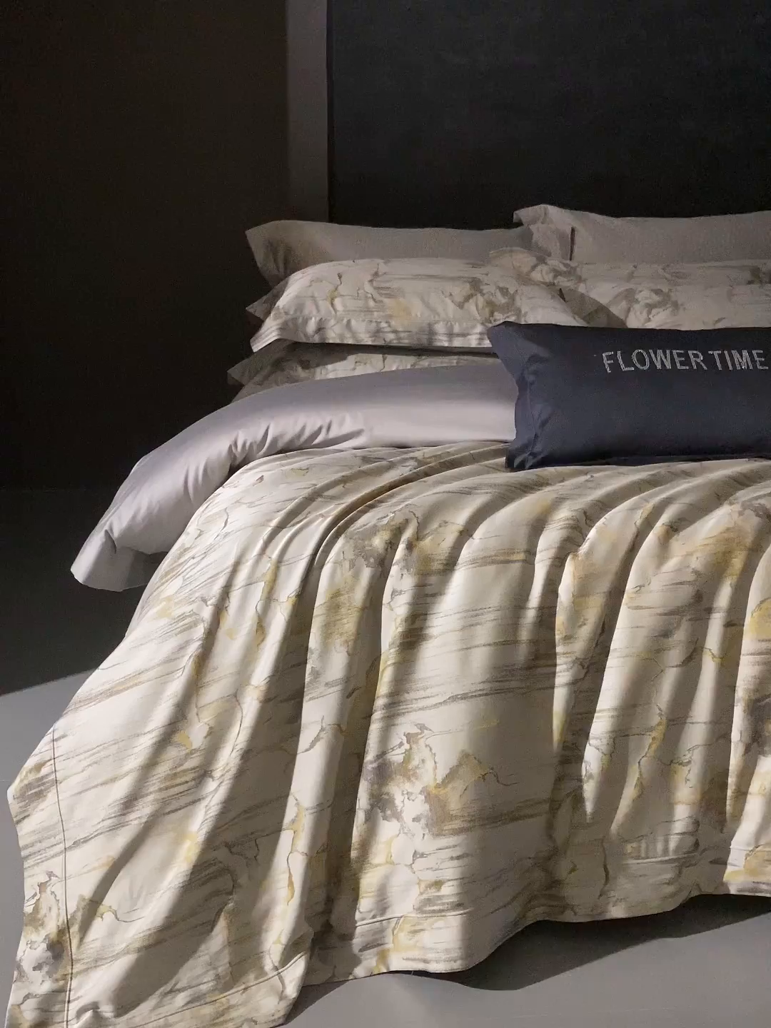 91家纺网 家纺一手货源 找家纺 花时间 2025秋冬新品天丝棉色织错落空间系列四件套 错落空间-金