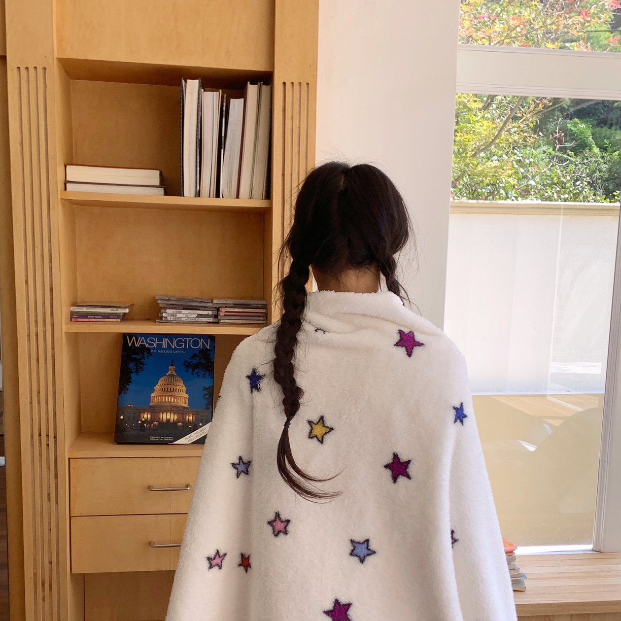 91家纺网 家纺一手货源 找家纺 （总）桃喜 2025新款摇粒绒毛球款披肩毯毛毯毯子