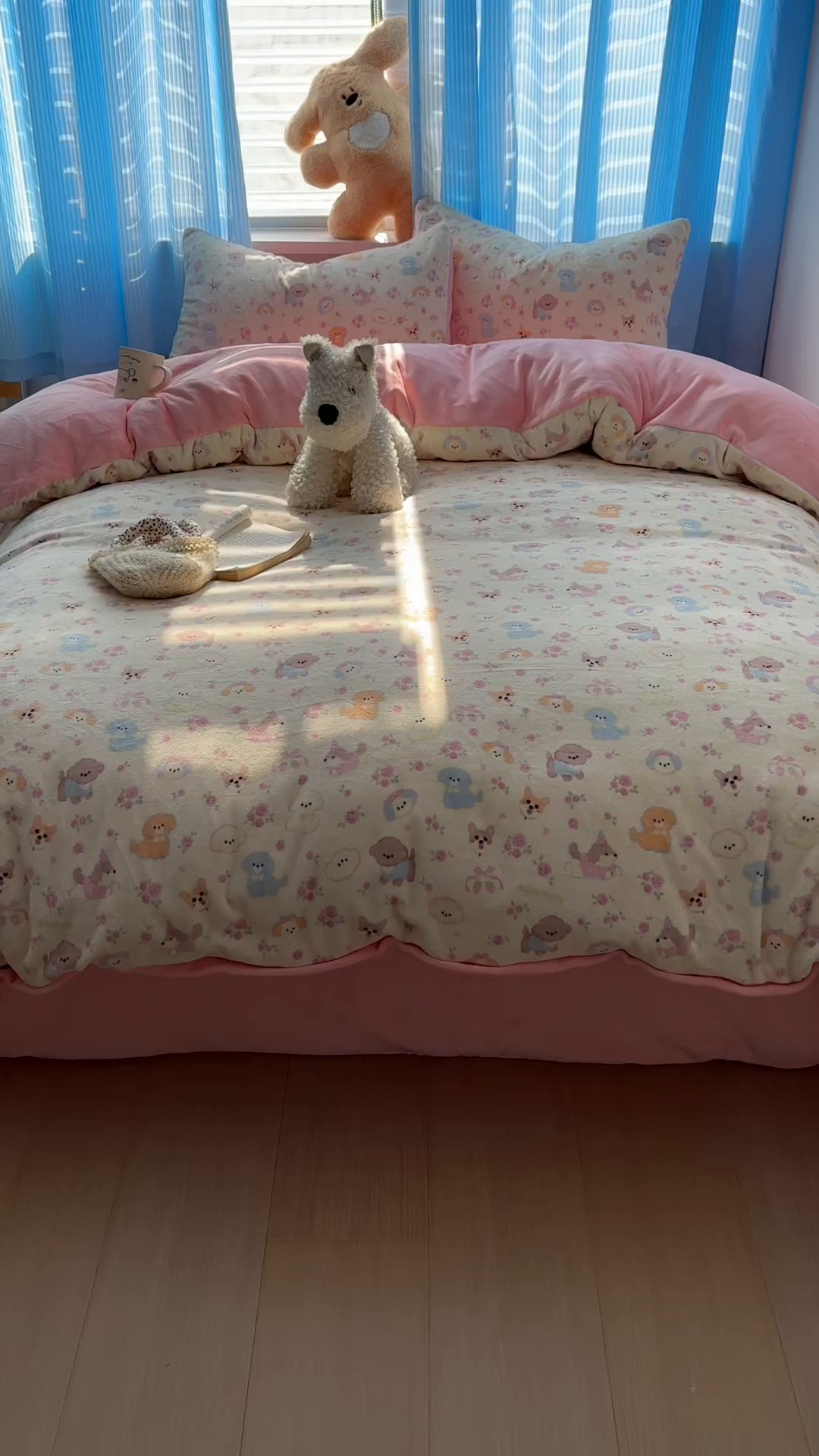 91家纺网 家纺一手货源 找家纺 繁花家居 2025新款小清新180克跑量款牛奶绒三件套四件套 小狗乐园