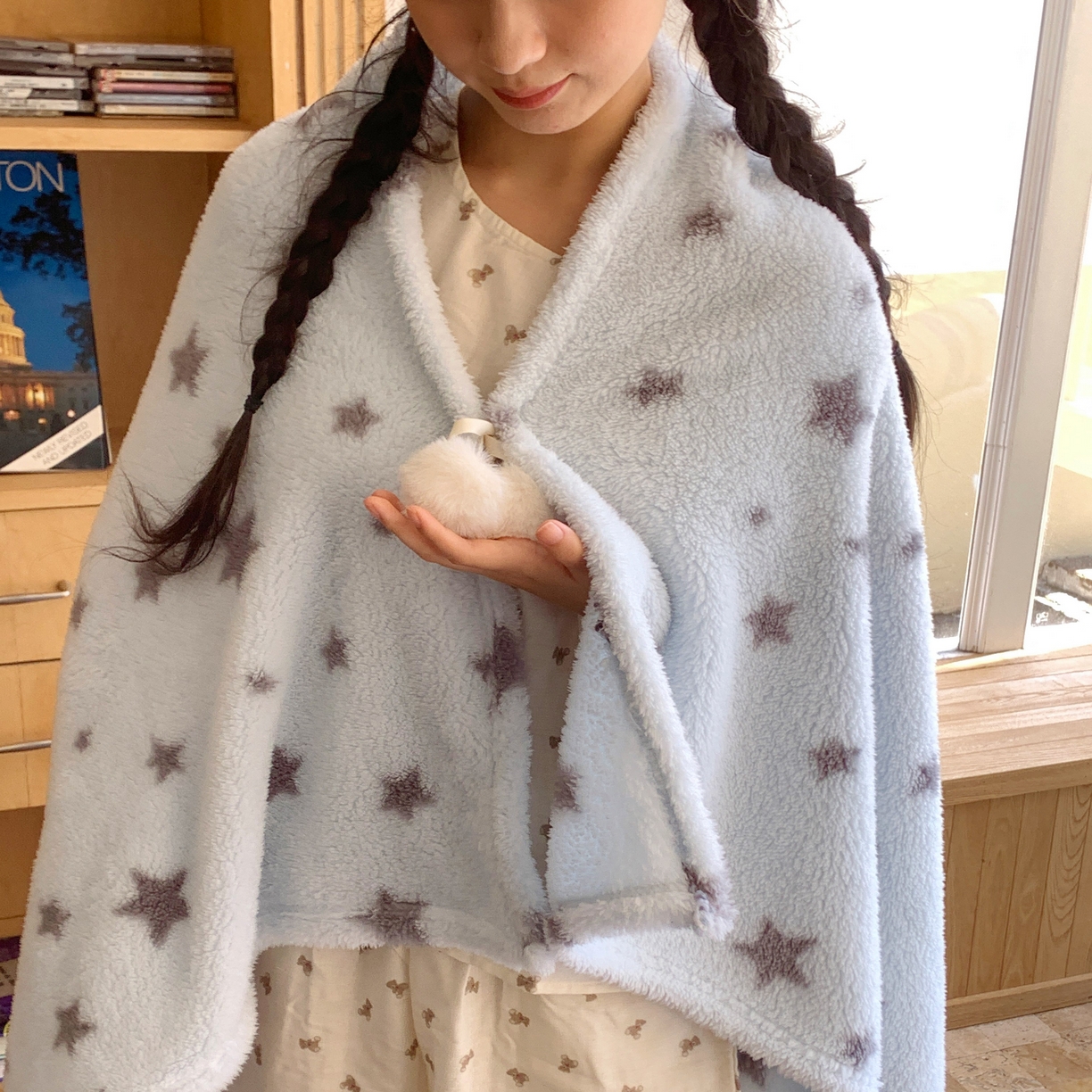 91家纺网 家纺一手货源 找家纺 （总）桃喜 2025新款摇粒绒毛球款披肩毯毛毯毯子