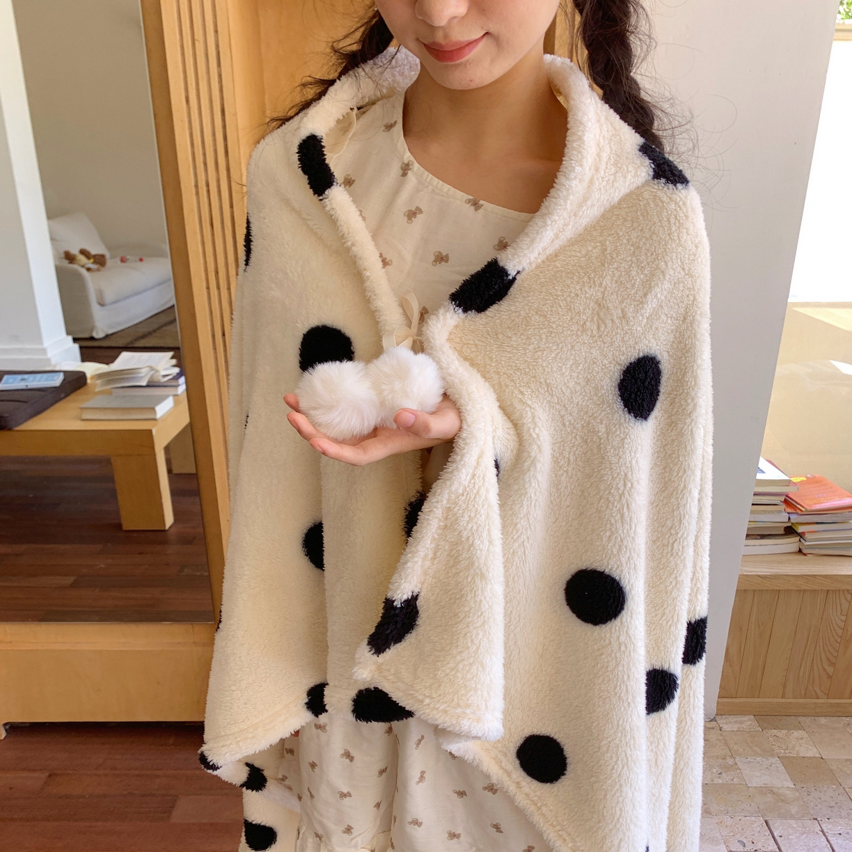 91家纺网 家纺一手货源 找家纺 桃喜 2025新款摇粒绒披肩毯毛毯毯子 黑白波点