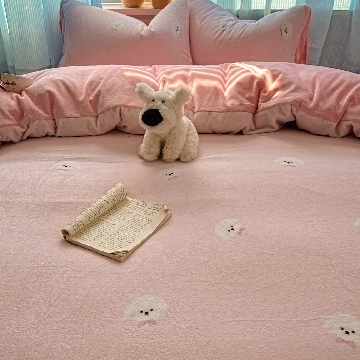 91家纺网 家纺一手货源 找家纺 繁花家居 2025新款小清新180克跑量款牛奶绒三件套四件套 小奶狗-粉