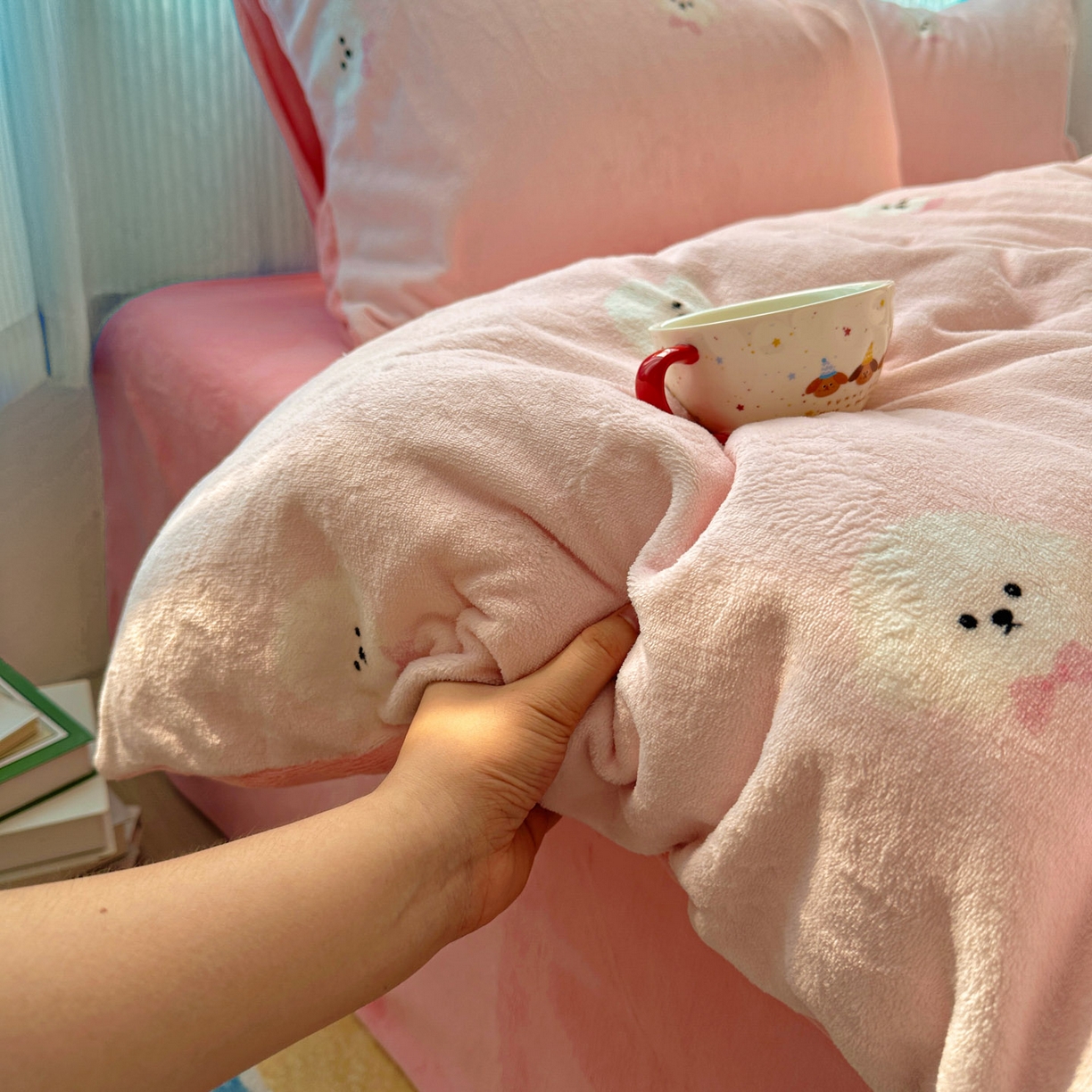 91家纺网 家纺一手货源 找家纺 繁花家居 2025新款小清新180克跑量款牛奶绒三件套四件套 小奶狗-粉