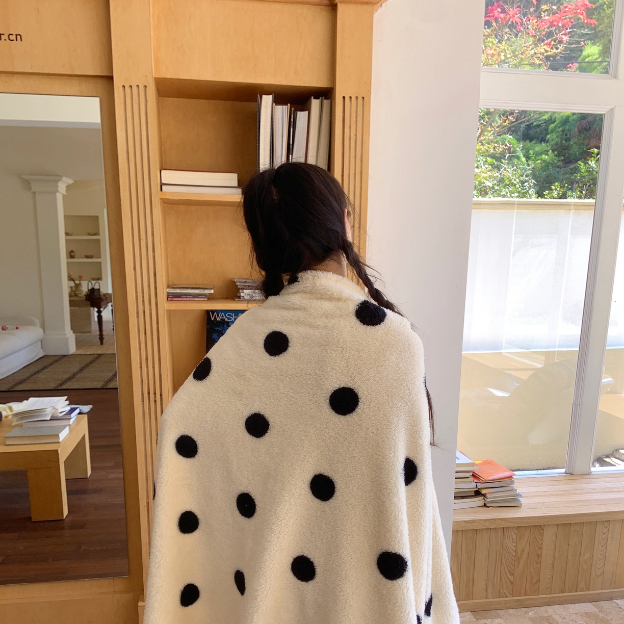 91家纺网 家纺一手货源 找家纺 桃喜 2025新款摇粒绒披肩毯毛毯毯子 黑白波点