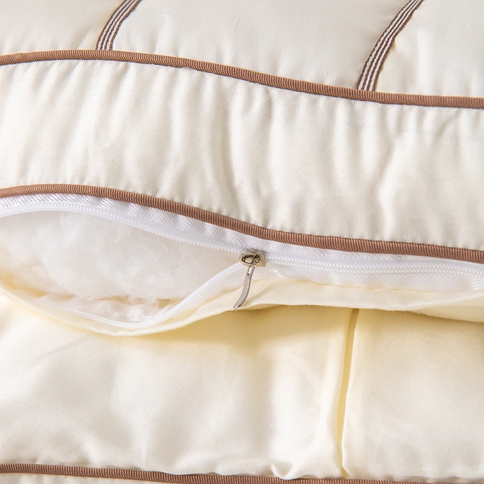 91家纺网 家纺一手货源 找家纺 （总）仁宇枕业 2025新款新品 全棉贡缎95彩天鹅定型低枕头枕芯