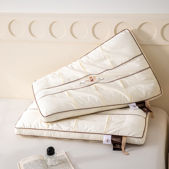 91家纺网 家纺一手货源 找家纺 （总）仁宇枕业 2025新款新品 全棉贡缎95彩天鹅定型低枕头枕芯