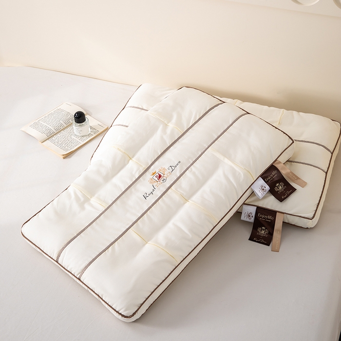 91家纺网 家纺一手货源 找家纺 （总）仁宇枕业 2025新款新品 全棉贡缎95彩天鹅定型低枕头枕芯