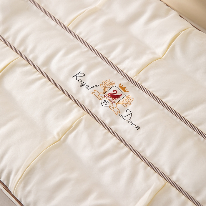 91家纺网 家纺一手货源 找家纺 （总）仁宇枕业 2025新款新品 全棉贡缎95彩天鹅定型低枕头枕芯