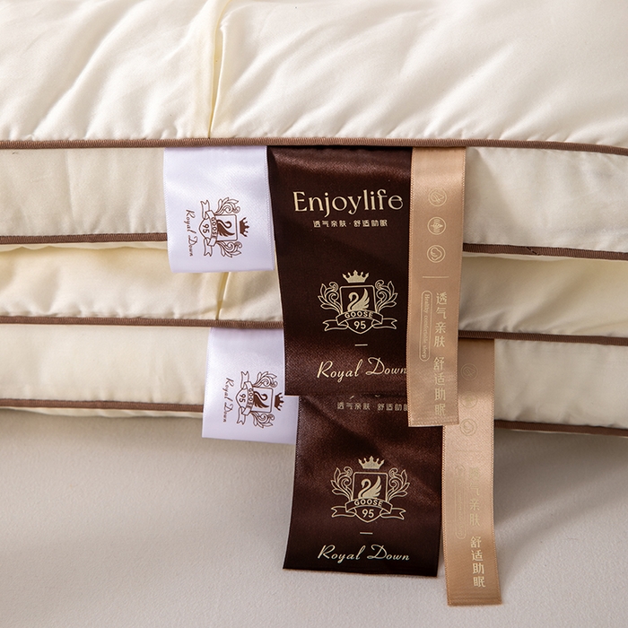 91家纺网 家纺一手货源 找家纺 （总）仁宇枕业 2025新款新品 全棉贡缎95彩天鹅定型低枕头枕芯