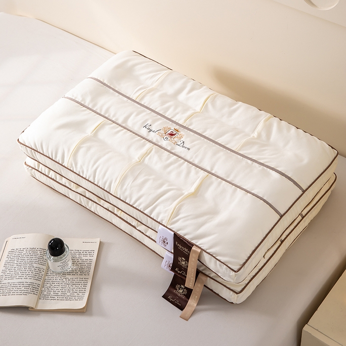 91家纺网 家纺一手货源 找家纺 （总）仁宇枕业 2025新款新品 全棉贡缎95彩天鹅定型低枕头枕芯