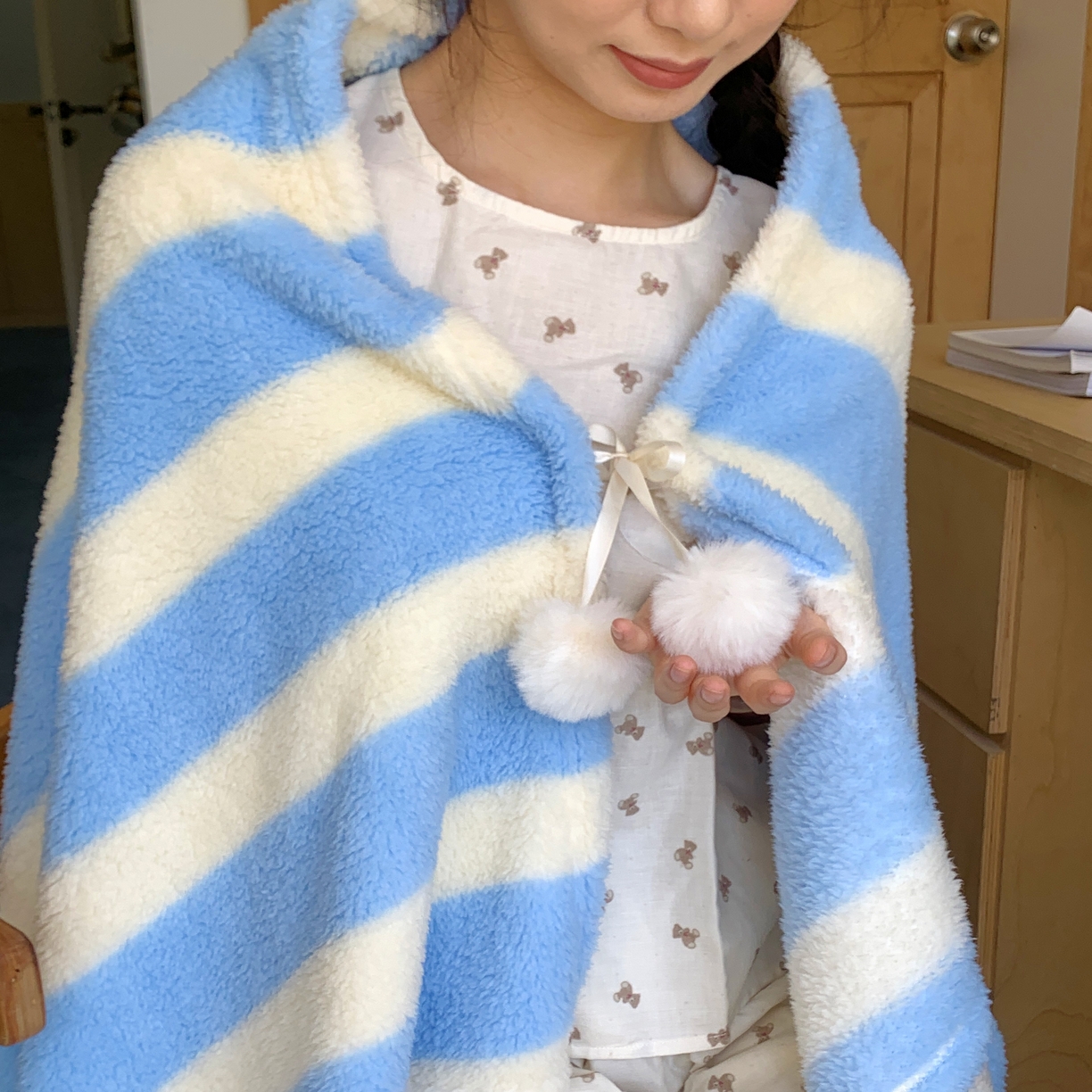 91家纺网 家纺一手货源 找家纺 桃喜 2025新款摇粒绒披肩毯毛毯毯子 海盐苏打