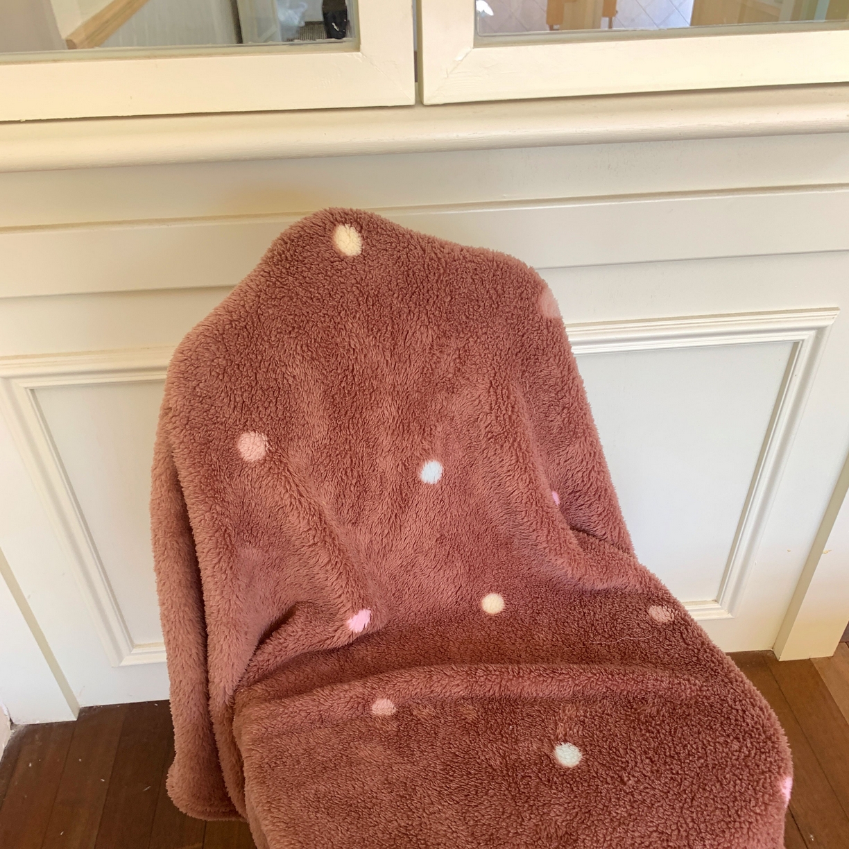 91家纺网 家纺一手货源 找家纺 桃喜 2025新款摇粒绒披肩毯毛毯毯子 香草波点