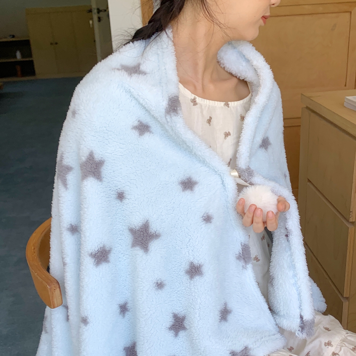 91家纺网 家纺一手货源 找家纺 桃喜 2025新款摇粒绒披肩毯毛毯毯子 海盐星星