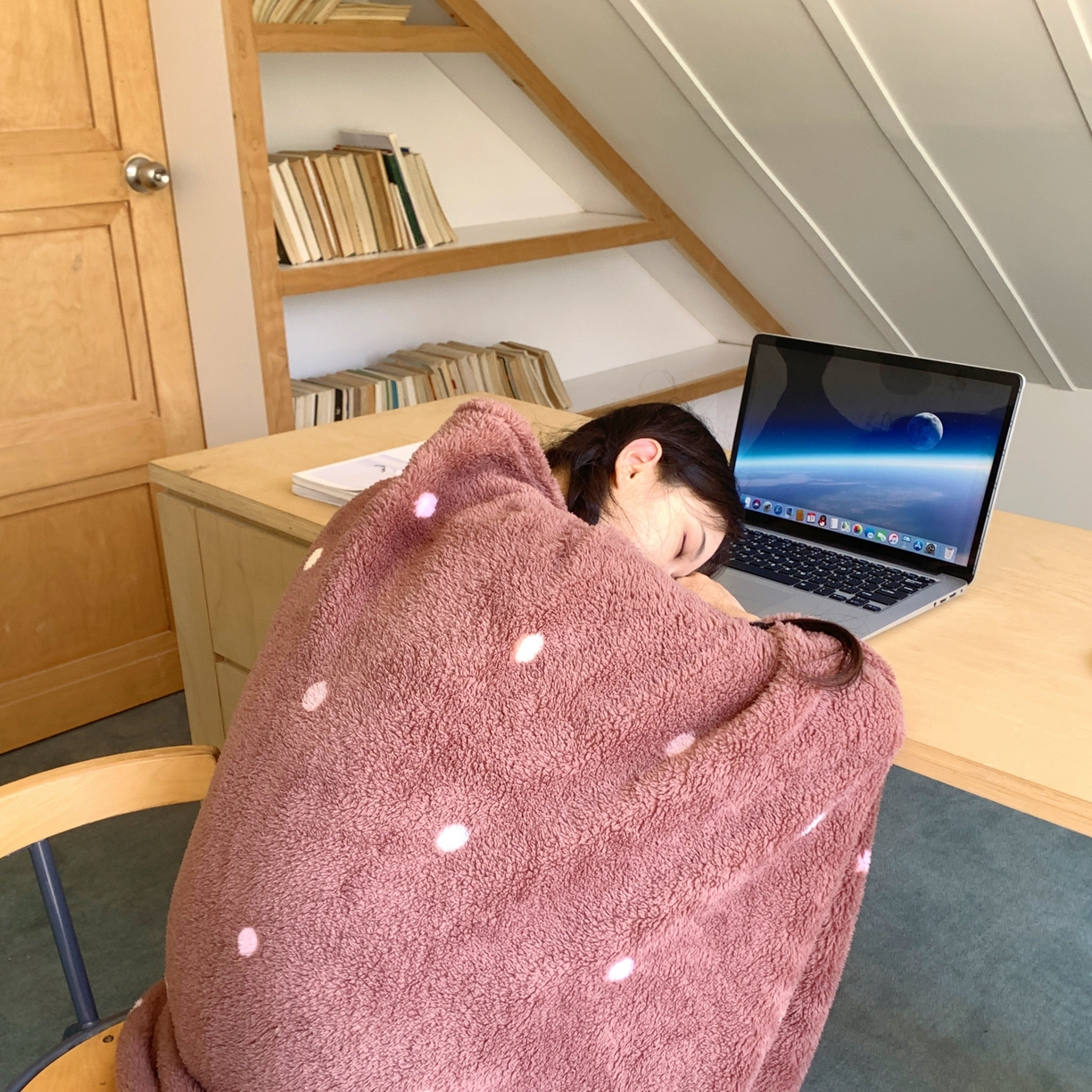 91家纺网 家纺一手货源 找家纺 桃喜 2025新款摇粒绒披肩毯毛毯毯子 香草波点