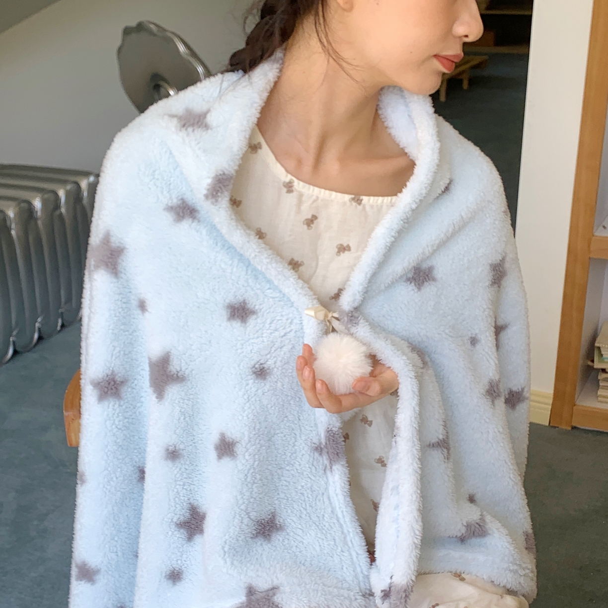 91家纺网 家纺一手货源 找家纺 桃喜 2025新款摇粒绒披肩毯毛毯毯子 海盐星星