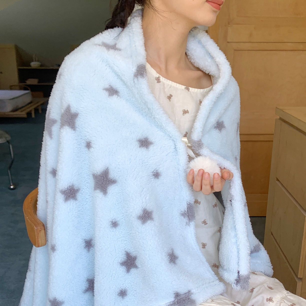 91家纺网 家纺一手货源 找家纺 桃喜 2025新款摇粒绒披肩毯毛毯毯子 海盐星星