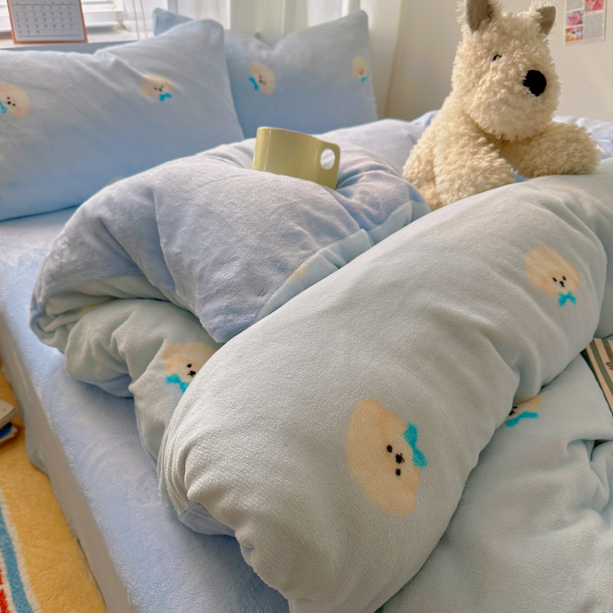 91家纺网 家纺一手货源 找家纺 繁花家居 2025新款小清新180克跑量款牛奶绒三件套四件套 小奶狗蓝