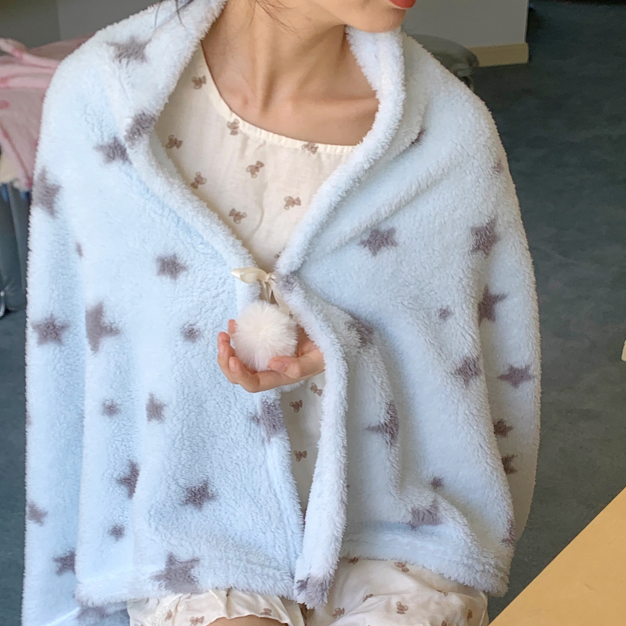 91家纺网 家纺一手货源 找家纺 桃喜 2025新款摇粒绒披肩毯毛毯毯子 海盐星星