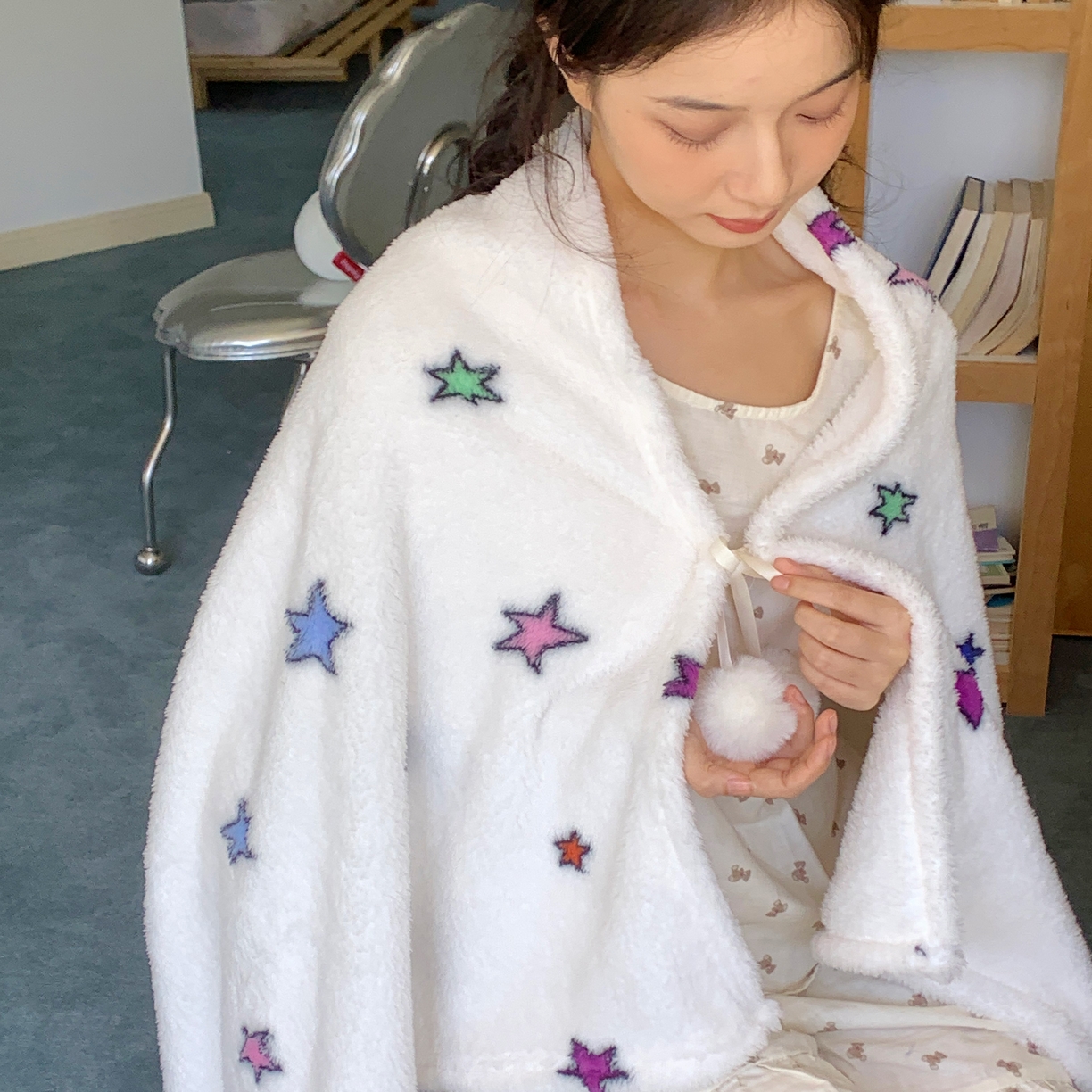 91家纺网 家纺一手货源 找家纺 桃喜 2025新款摇粒绒披肩毯毛毯毯子 彩色星星