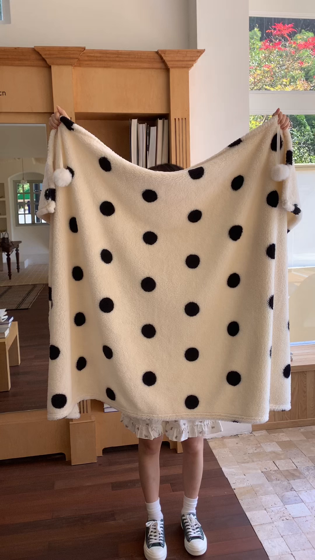 91家纺网 家纺一手货源 找家纺 桃喜 2025新款摇粒绒披肩毯毛毯毯子 黑白波点