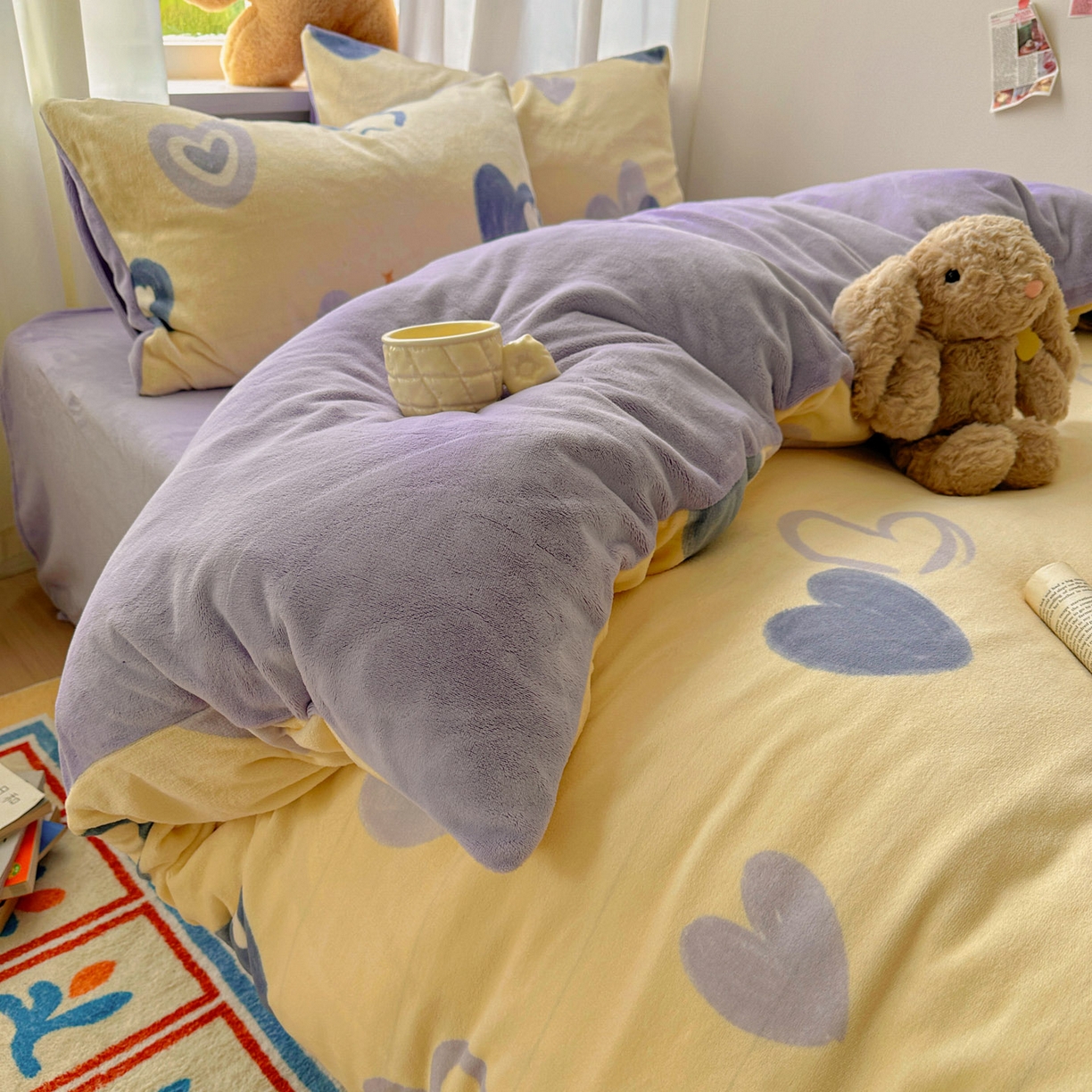 91家纺网 家纺一手货源 找家纺 繁花家居 2025新款小清新180克跑量款牛奶绒三件套四件套 笑脸相迎