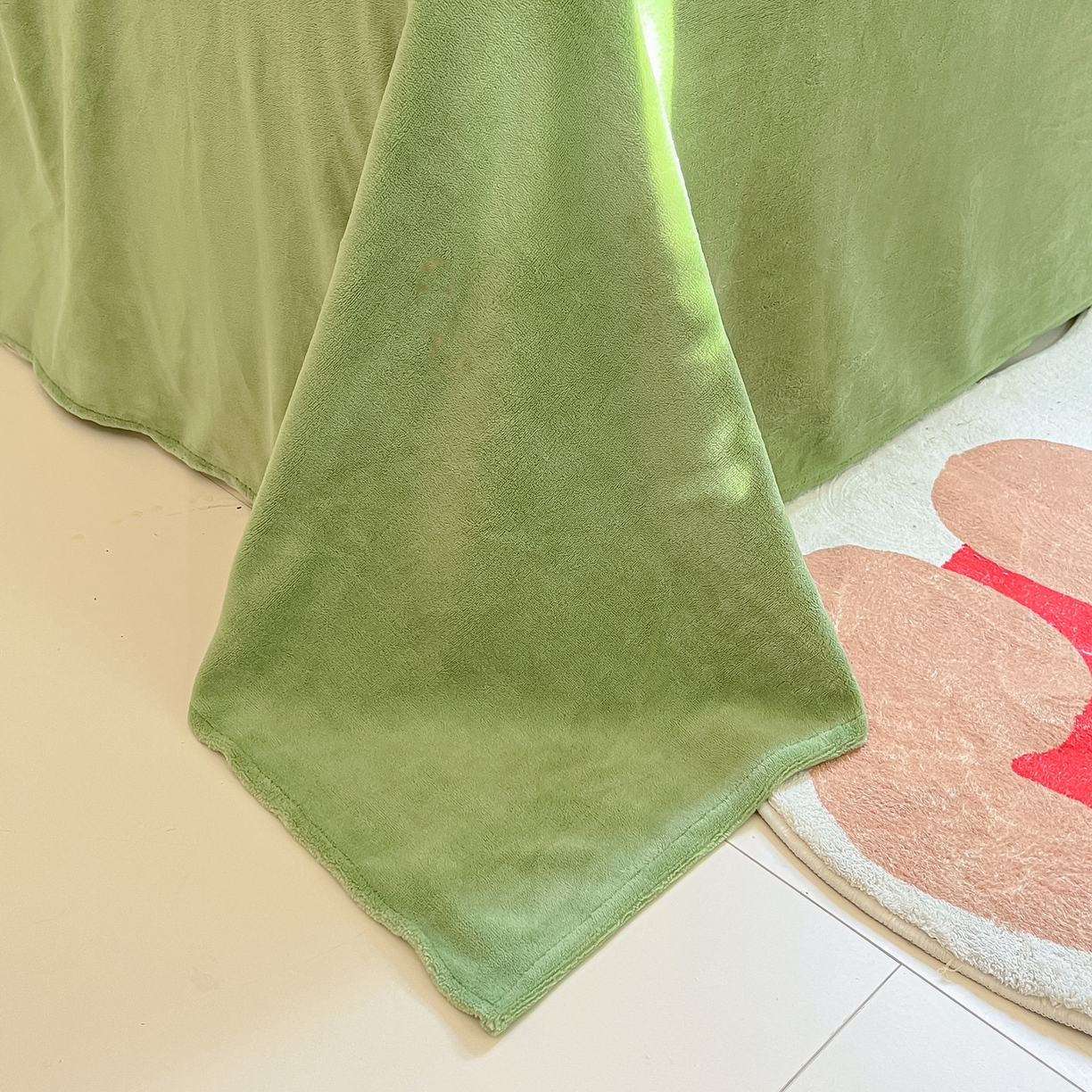 91家纺网 家纺一手货源 找家纺 丽涵家纺 2025秋冬新品210克牛奶绒毛巾绣四件套卡通绣花学生床笠三件套 呆萌熊猫-绒白