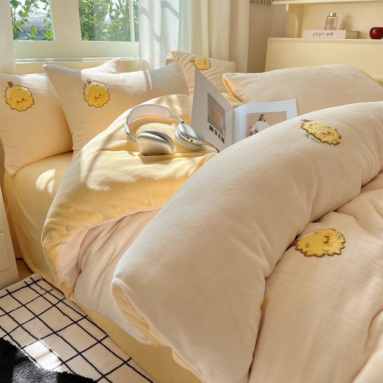 91家纺网 家纺一手货源 找家纺 丽涵家纺 2025秋冬新品210克牛奶绒毛巾绣四件套卡通绣花学生床笠三件套 榴莲忘返