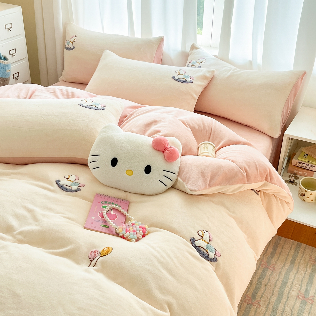 91家纺网 家纺一手货源 找家纺 丽涵家纺 2025秋冬新品210克牛奶绒毛巾绣四件套卡通绣花学生床笠三件套 梦幻木马