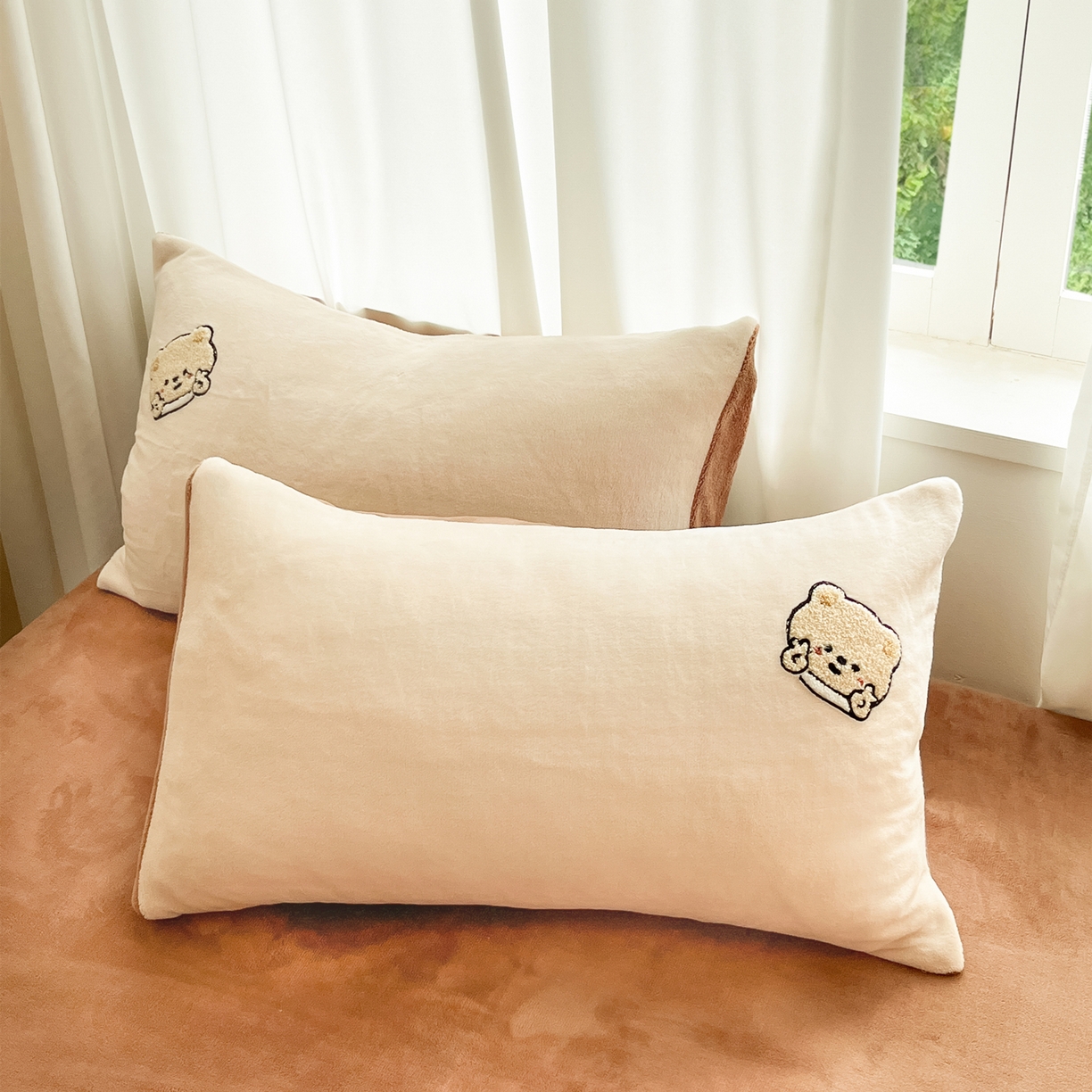 91家纺网 家纺一手货源 找家纺 丽涵家纺 2025秋冬新品210克牛奶绒毛巾绣四件套卡通绣花学生床笠三件套 趣味小熊