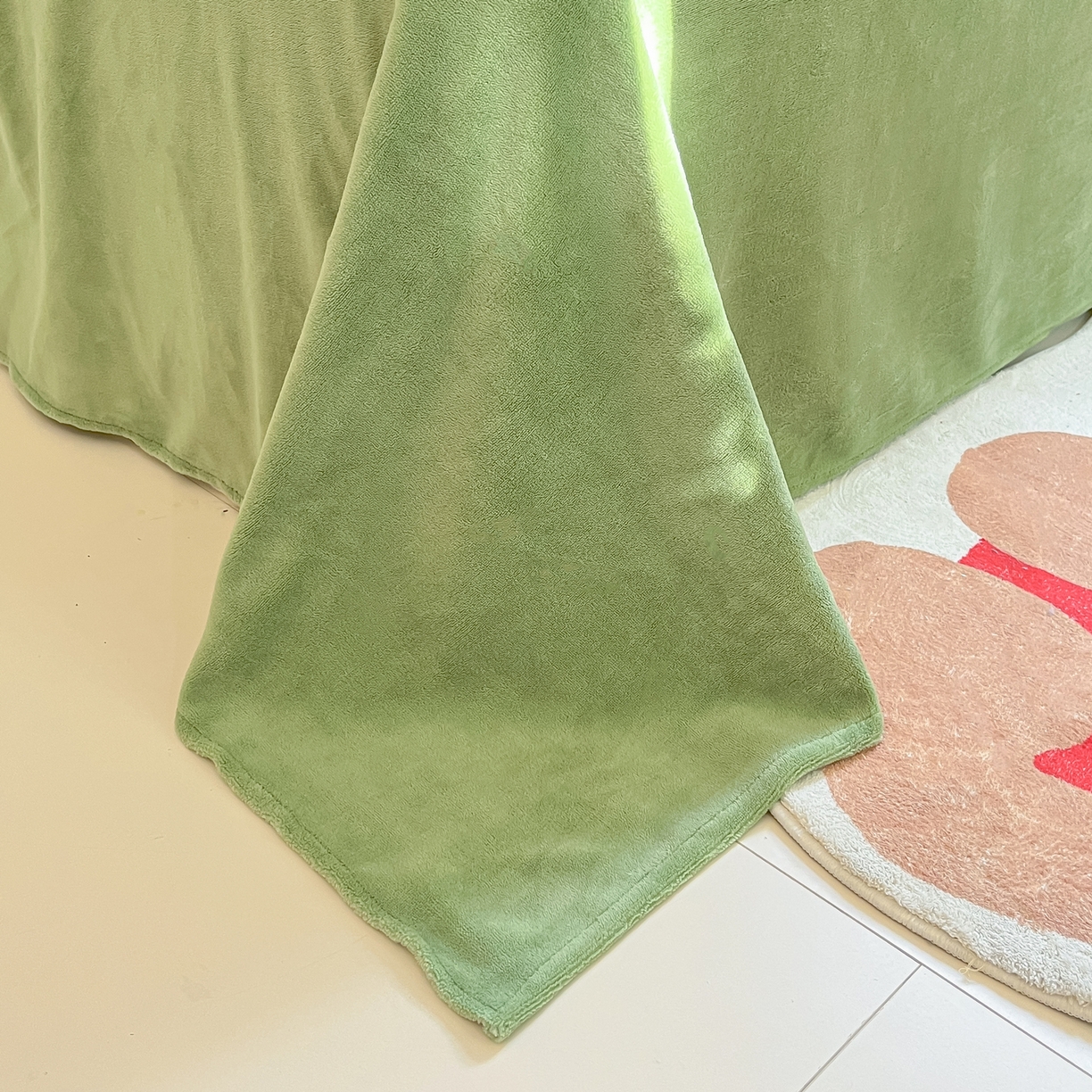 91家纺网 家纺一手货源 找家纺 丽涵家纺 2025秋冬新品210克牛奶绒毛巾绣四件套卡通绣花学生床笠三件套 小胖星-奶白