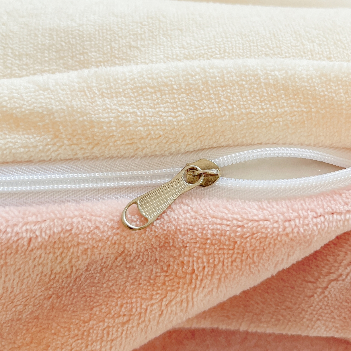 91家纺网 家纺一手货源 找家纺 丽涵家纺 2025秋冬新品210克牛奶绒毛巾绣四件套卡通绣花学生床笠三件套 小胖星-藕粉