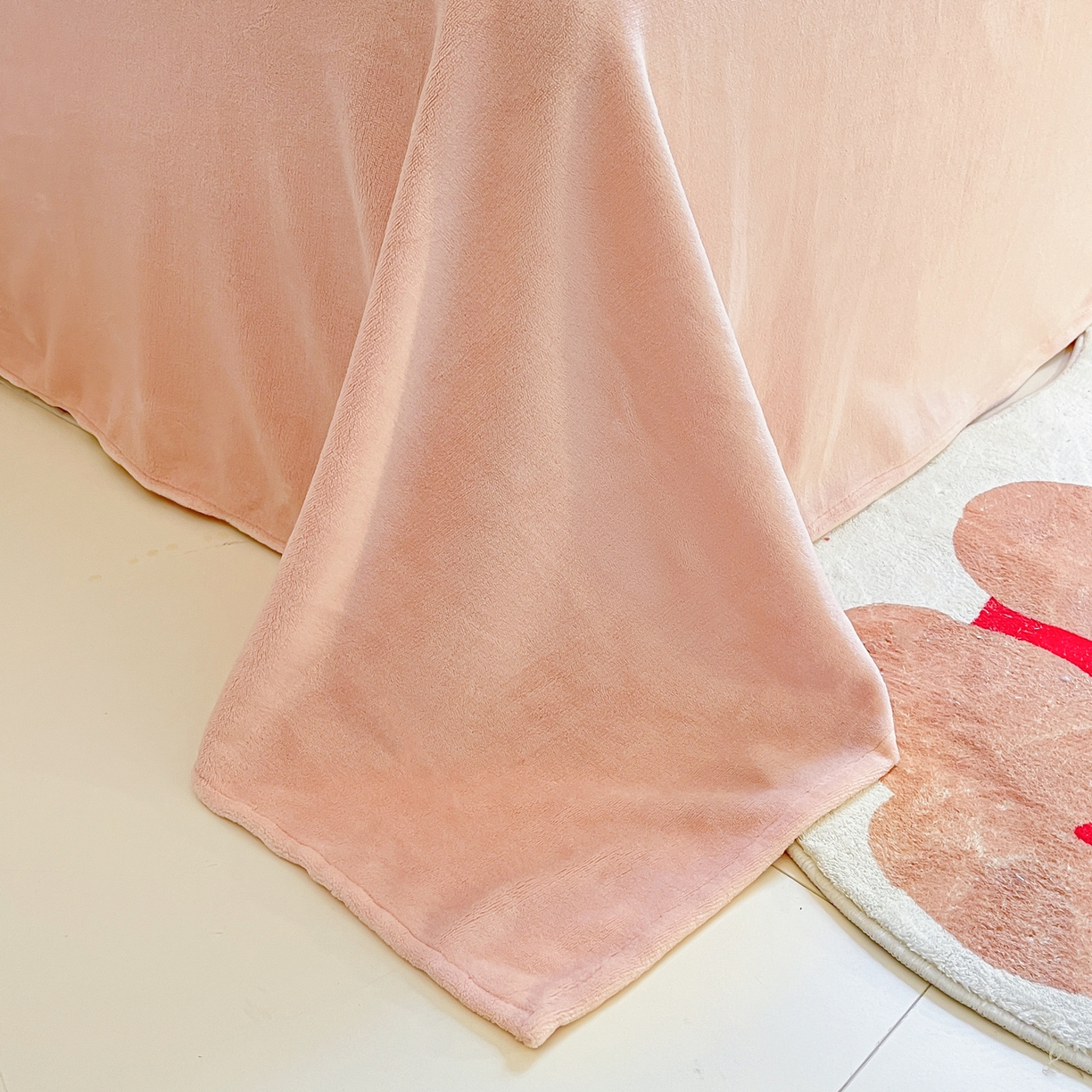 91家纺网 家纺一手货源 找家纺 丽涵家纺 2025秋冬新品210克牛奶绒毛巾绣四件套卡通绣花学生床笠三件套 小胖星-藕粉