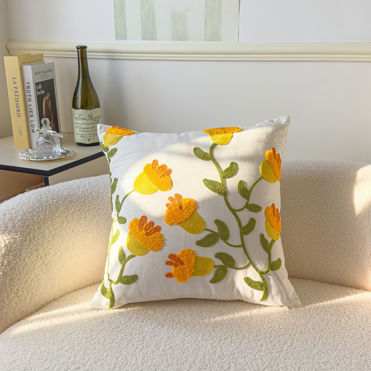 91家纺网 家纺一手货源 找家纺 诺可 2025新款全棉毛巾绣立体感跨境外贸跳色碰撞系类抱枕抱枕套 风铃花