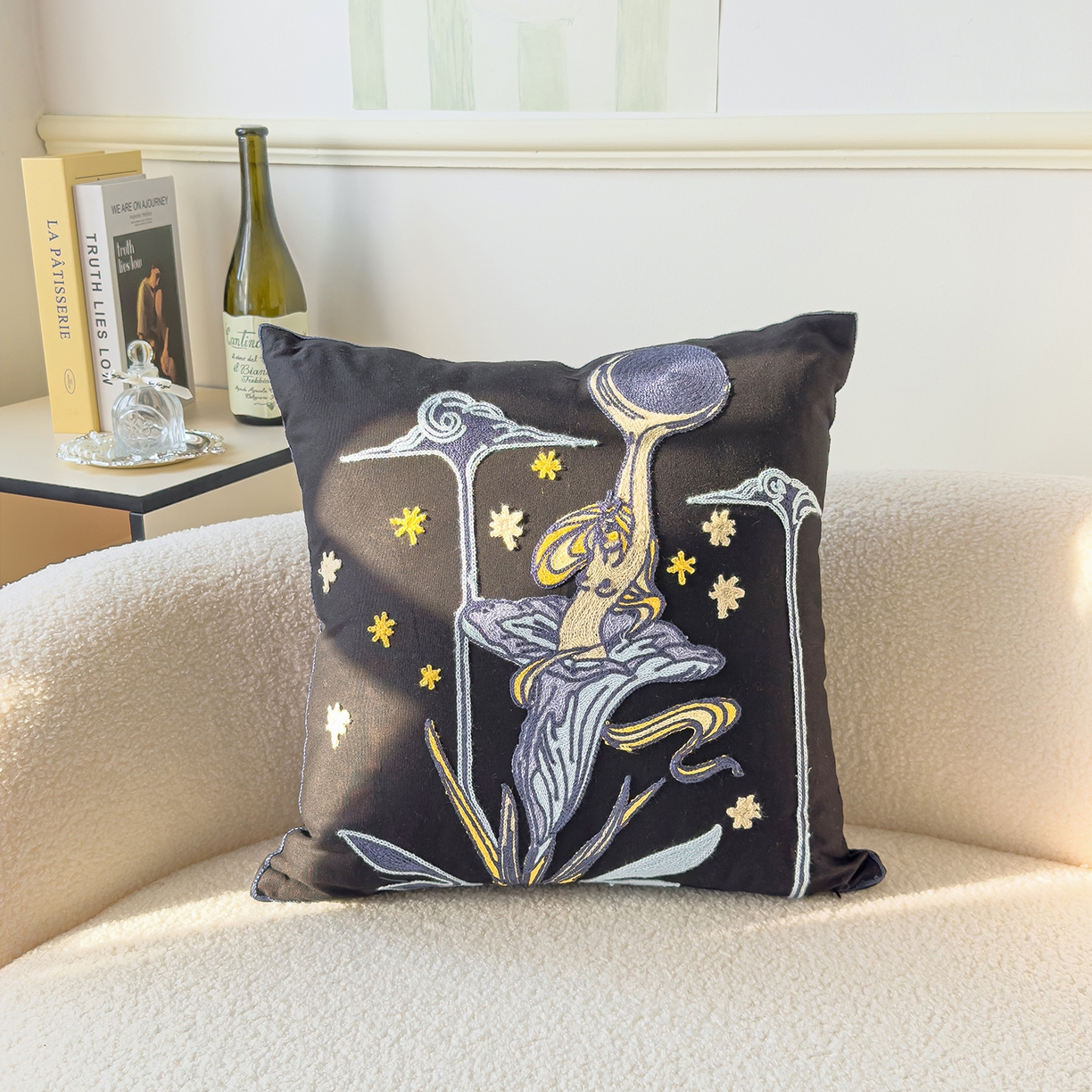 91家纺网 家纺一手货源 找家纺 诺可 2025新款全棉毛巾绣立体感跨境外贸跳色碰撞系类抱枕抱枕套 黑金星球