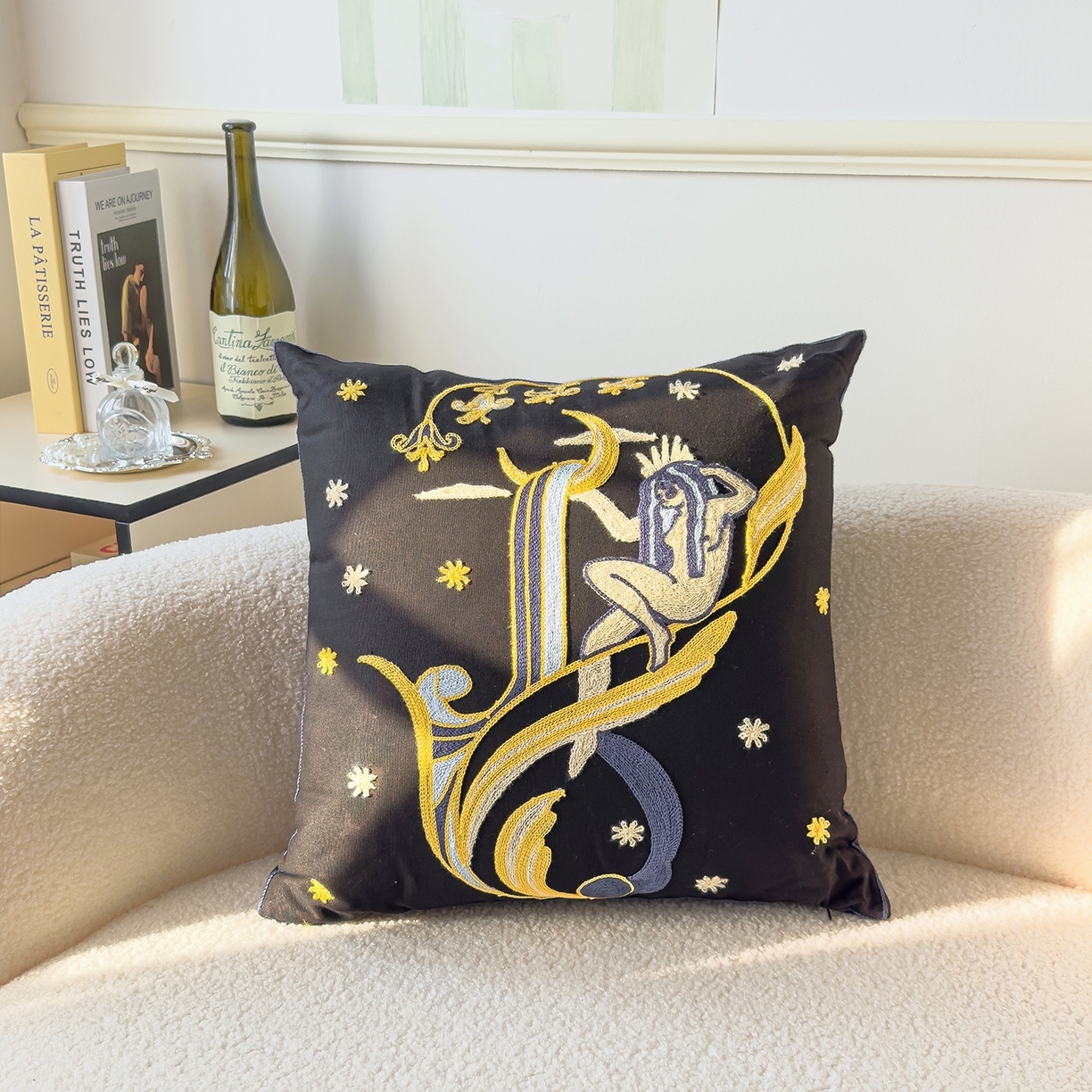 91家纺网 家纺一手货源 找家纺 诺可 2025新款全棉毛巾绣立体感跨境外贸跳色碰撞系类抱枕抱枕套 黑金月亮