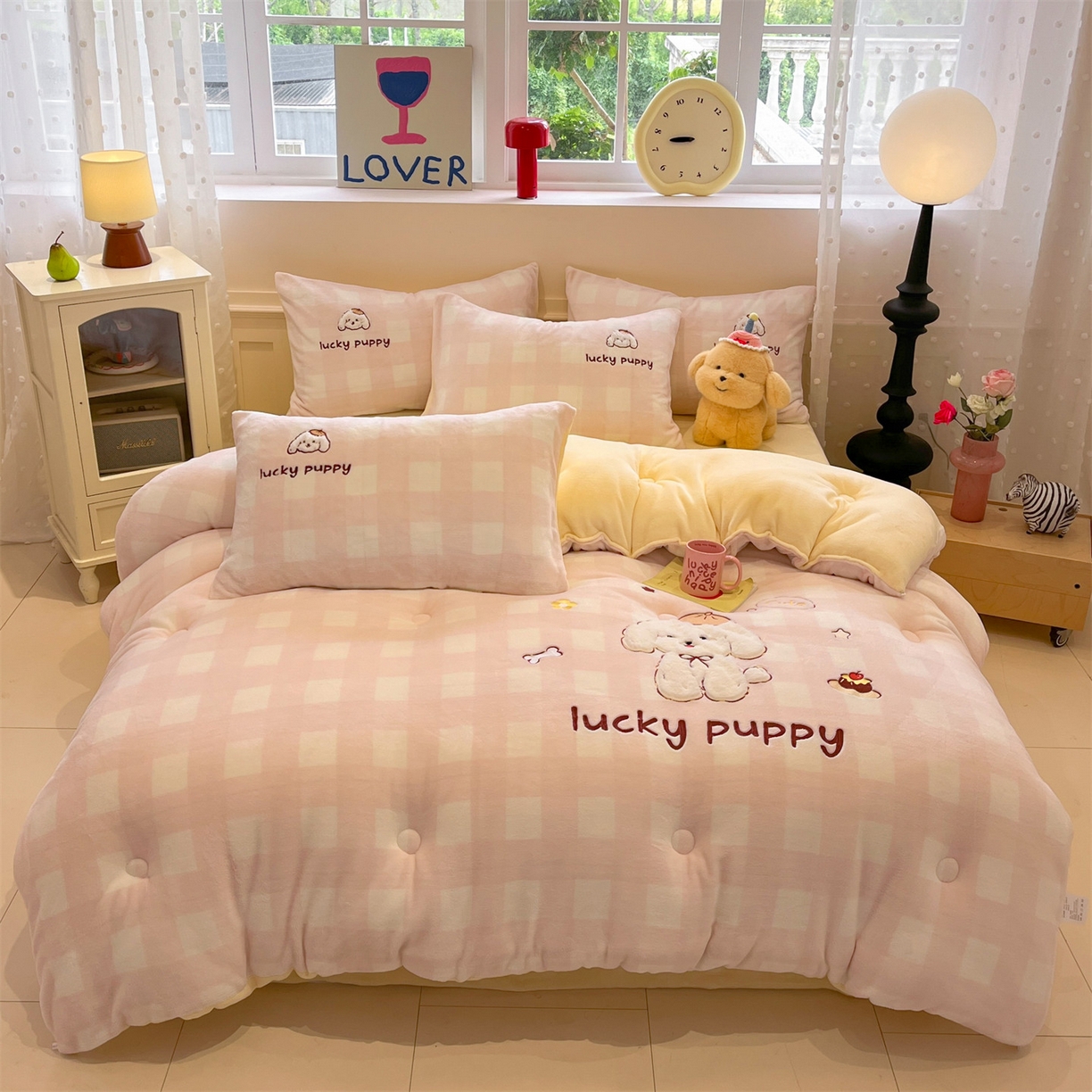 91家纺网 家纺一手货源 找家纺 星座家纺 2025新款A类牛奶绒贴布绣冬被被子被芯 蛋糕狗