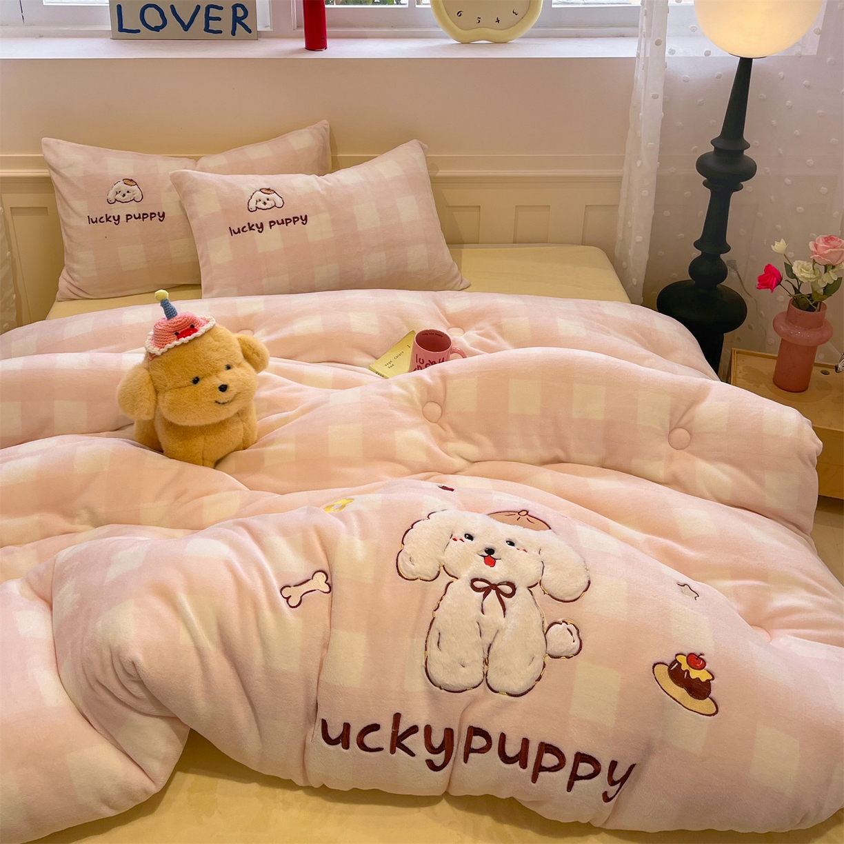 91家纺网 家纺一手货源 找家纺 星座家纺 2025新款A类牛奶绒贴布绣冬被被子被芯 蛋糕狗