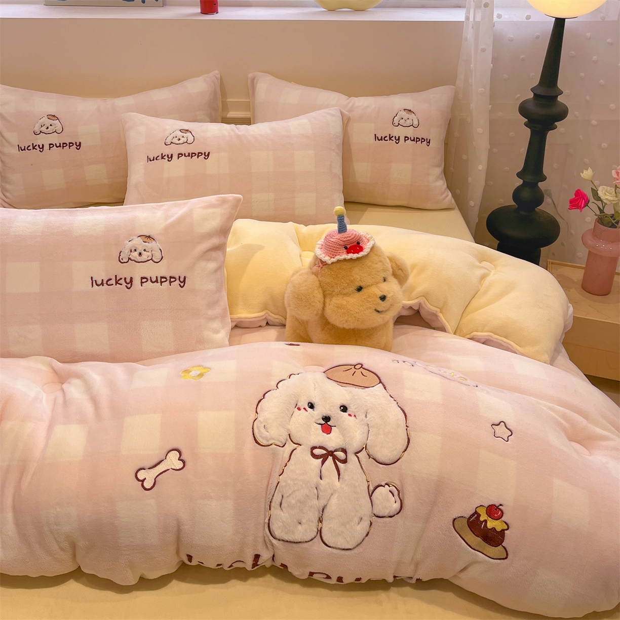 91家纺网 家纺一手货源 找家纺 星座家纺 2025新款A类牛奶绒贴布绣冬被被子被芯 蛋糕狗