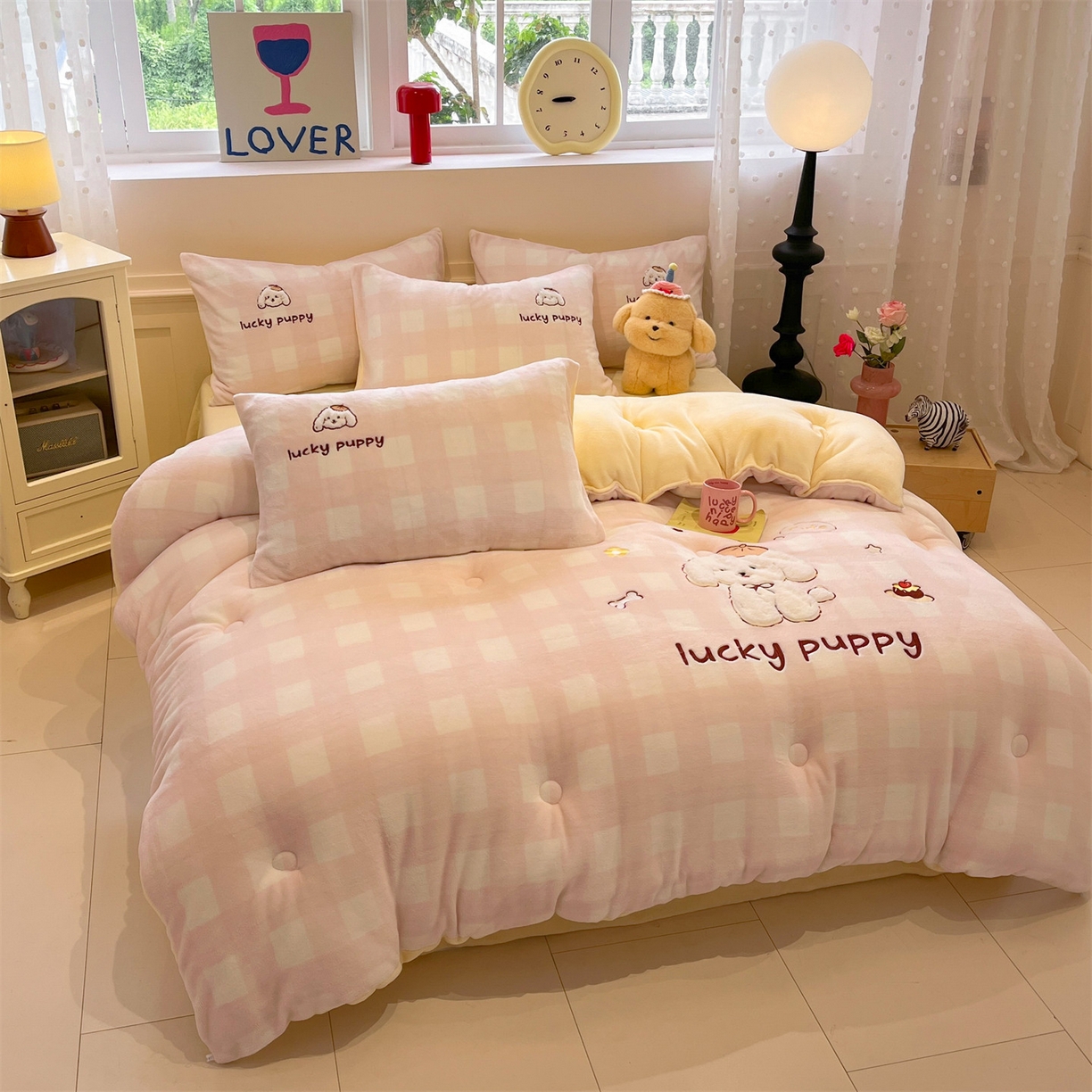 91家纺网 家纺一手货源 找家纺 星座家纺 2025新款A类牛奶绒贴布绣冬被被子被芯 蛋糕狗