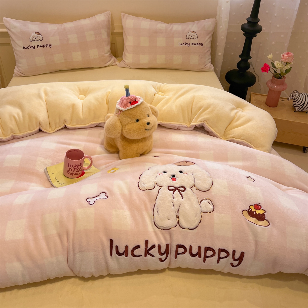 91家纺网 家纺一手货源 找家纺 星座家纺 2025新款A类牛奶绒贴布绣冬被被子被芯 蛋糕狗