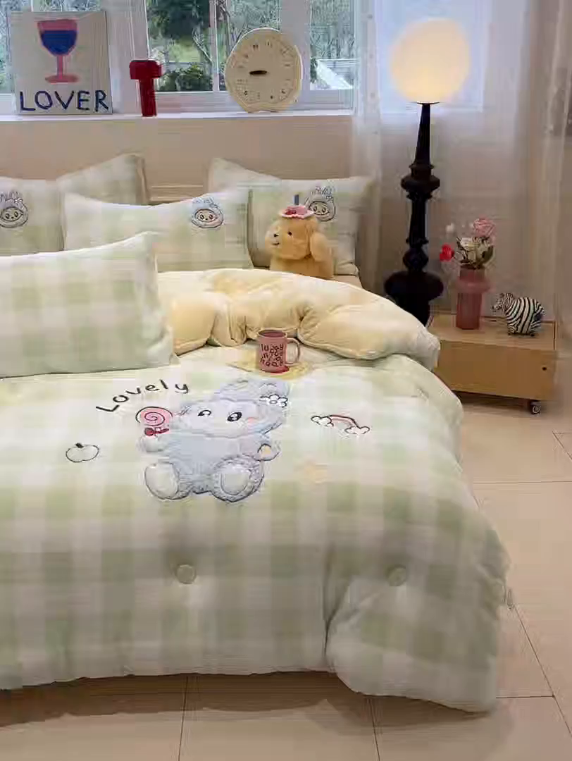 91家纺网 家纺一手货源 找家纺 星座家纺 2025新款A类牛奶绒贴布绣冬被被子被芯 拉布布