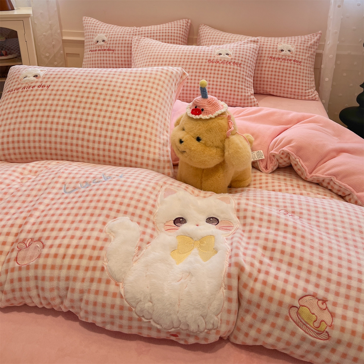 91家纺网 家纺一手货源 找家纺 星座家纺 2025新款A类牛奶绒贴布绣冬被被子被芯 萌宠小猫