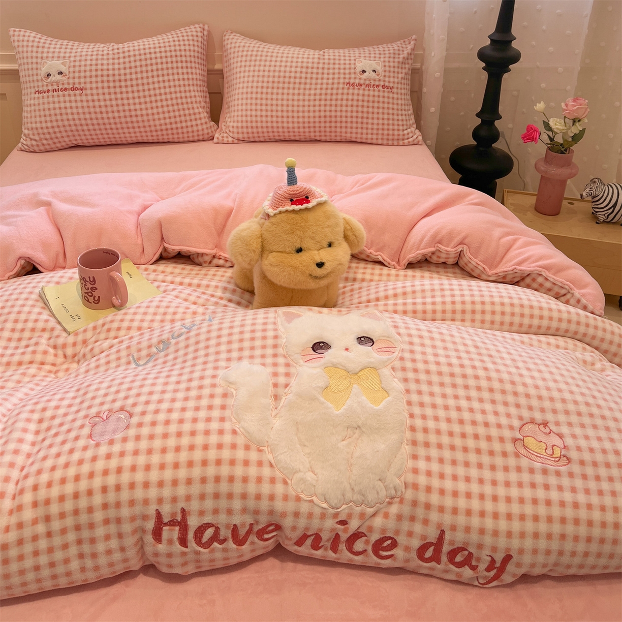 91家纺网 家纺一手货源 找家纺 星座家纺 2025新款A类牛奶绒贴布绣冬被被子被芯 萌宠小猫