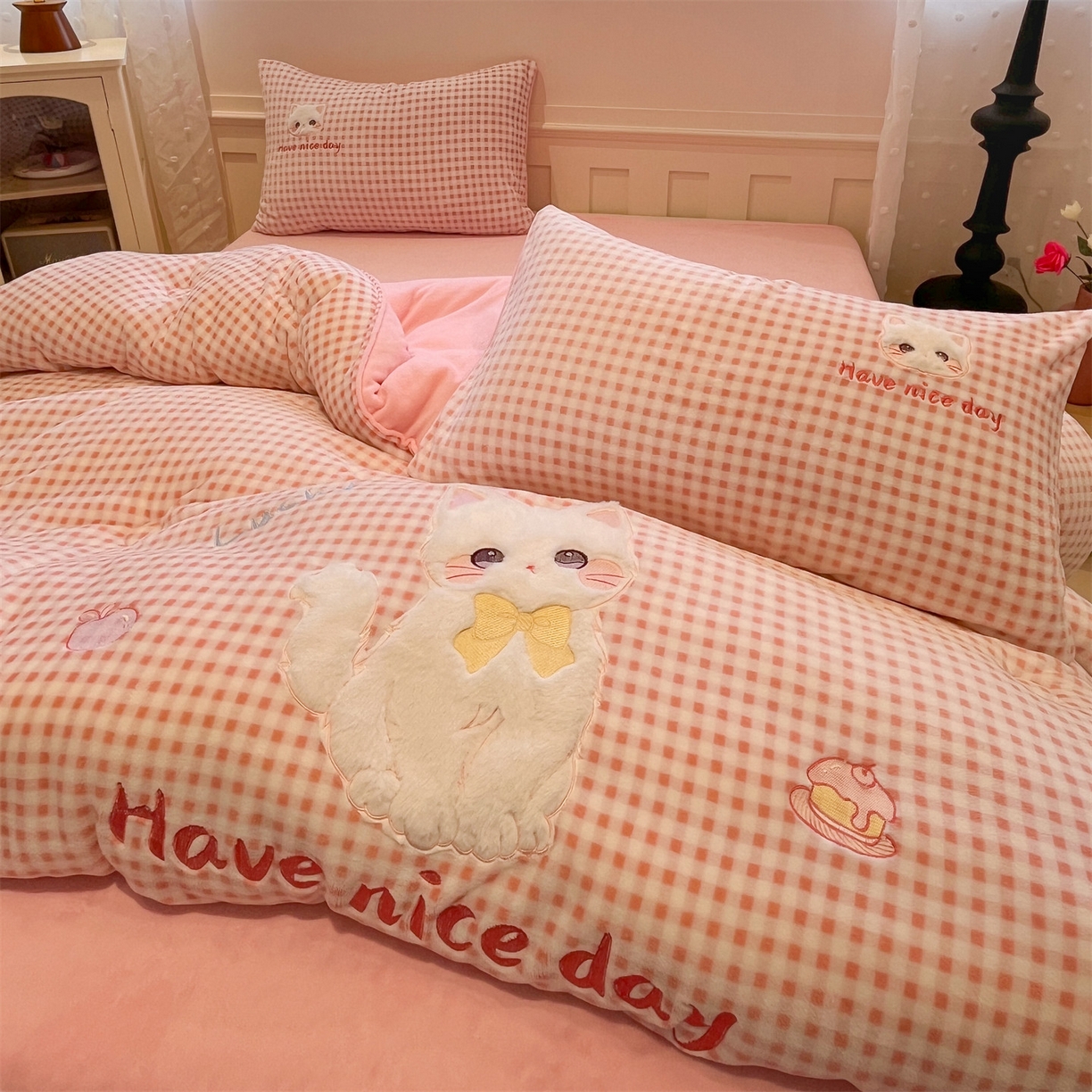 91家纺网 家纺一手货源 找家纺 星座家纺 2025新款A类牛奶绒贴布绣冬被被子被芯 萌宠小猫