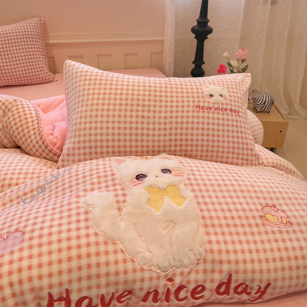 91家纺网 家纺一手货源 找家纺 星座家纺 2025新款A类牛奶绒贴布绣冬被被子被芯 萌宠小猫