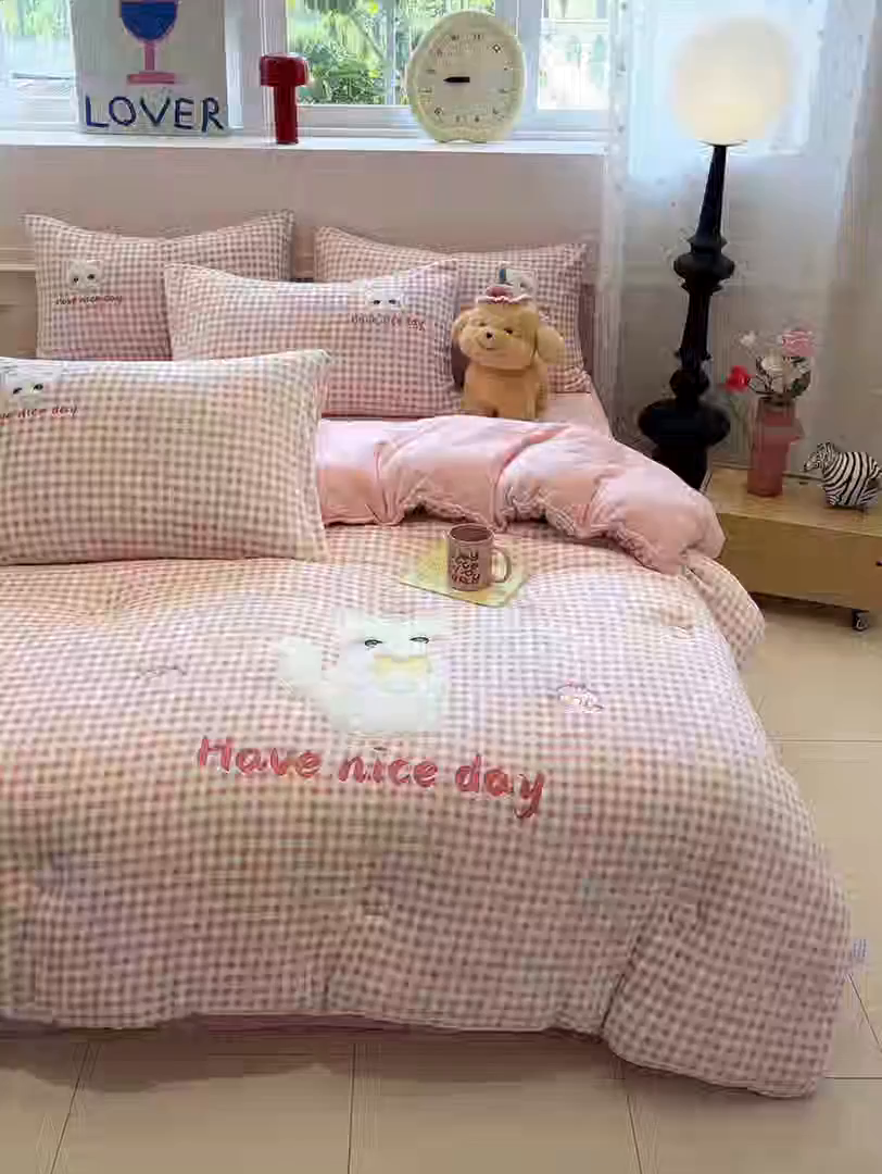 91家纺网 家纺一手货源 找家纺 星座家纺 2025新款A类牛奶绒贴布绣冬被被子被芯 萌宠小猫