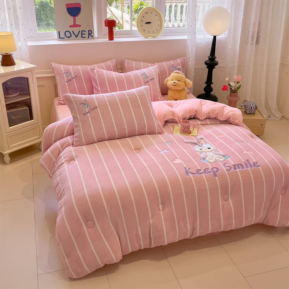 91家纺网 家纺一手货源 找家纺 星座家纺 2025新款A类牛奶绒贴布绣冬被被子被芯 微笑黛露