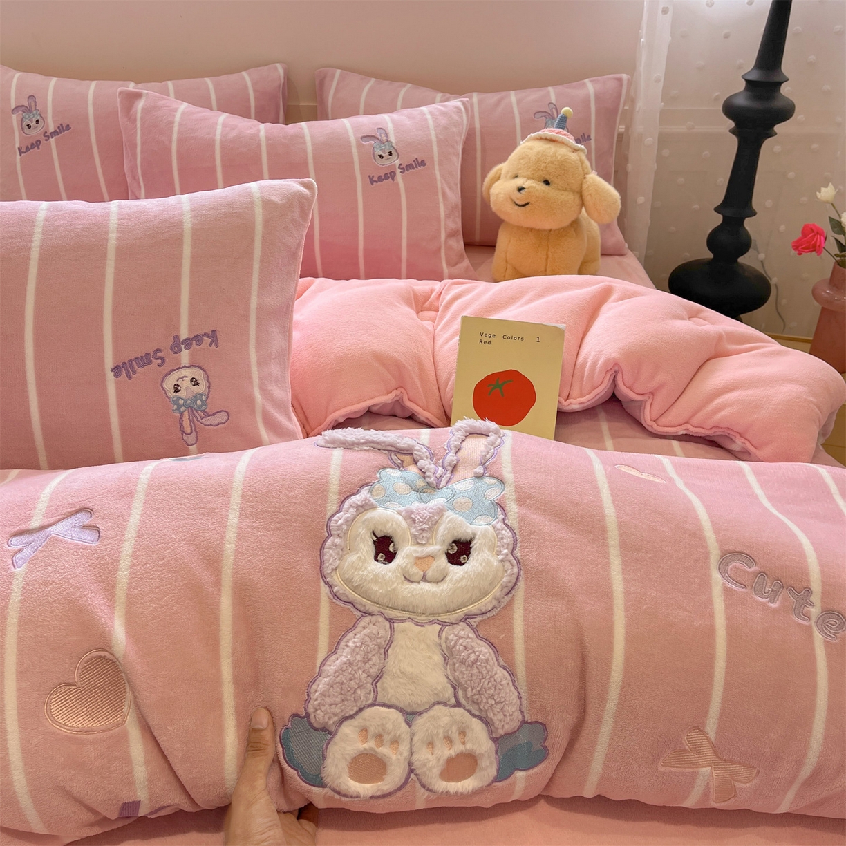 91家纺网 家纺一手货源 找家纺 星座家纺 2025新款A类牛奶绒贴布绣冬被被子被芯 微笑黛露