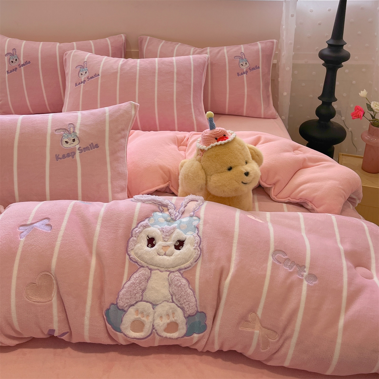 91家纺网 家纺一手货源 找家纺 星座家纺 2025新款A类牛奶绒贴布绣冬被被子被芯 微笑黛露