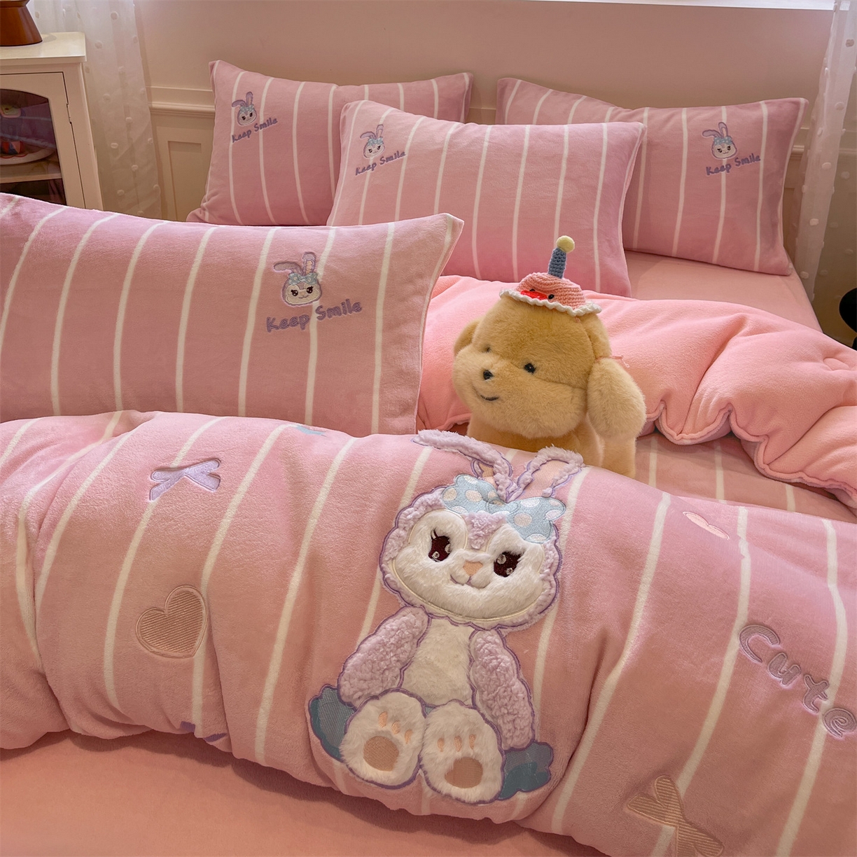 91家纺网 家纺一手货源 找家纺 星座家纺 2025新款A类牛奶绒贴布绣冬被被子被芯 微笑黛露